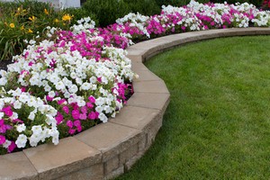 retaining-wall-landscaping.jpg